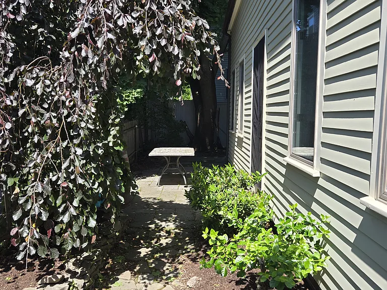 7 Cottage St — Photo 2