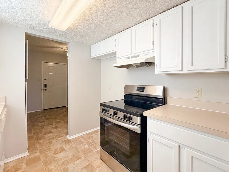 333 Charles St — Photo 7