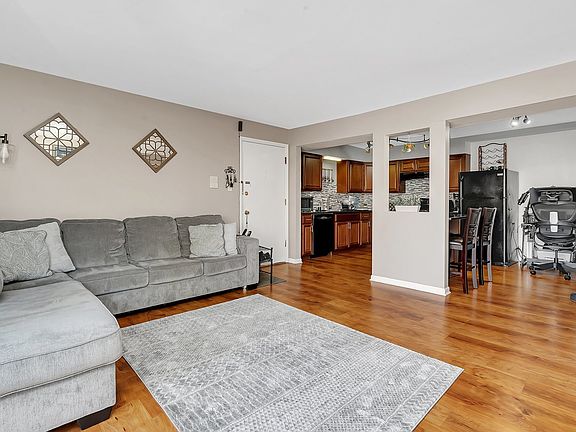 4th image of 4905 W 109th St APT 103