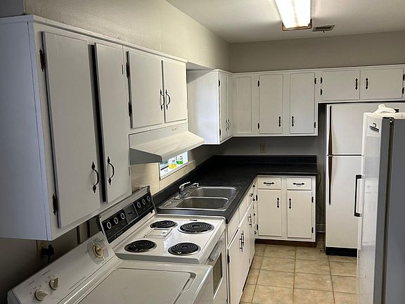 4th image of 113 N Hughes St
