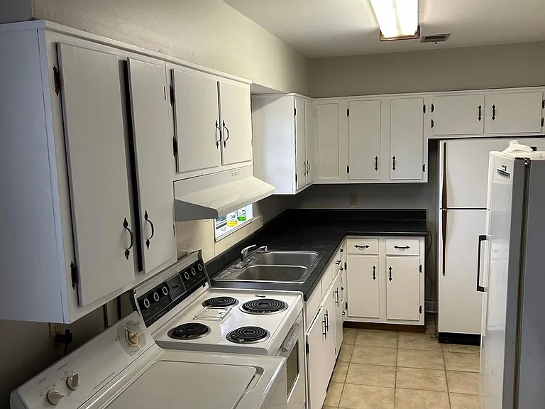 113 N Hughes St — Photo 4