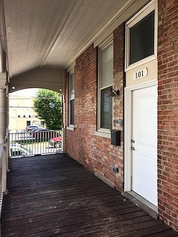 1st image of 2733 Woodburn Ave Unit 101