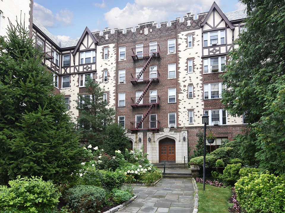 1st image of 1468 Midland Ave APT 1C