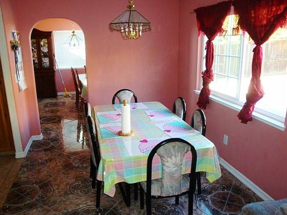 Eat In Kitchen