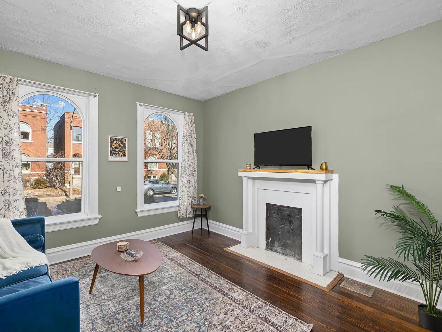 2 bed, 1000 sqft, $1,695 — Photo 2