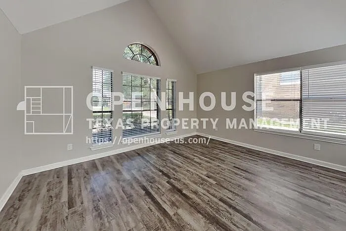3806 Village Oaks Dr — Photo 3