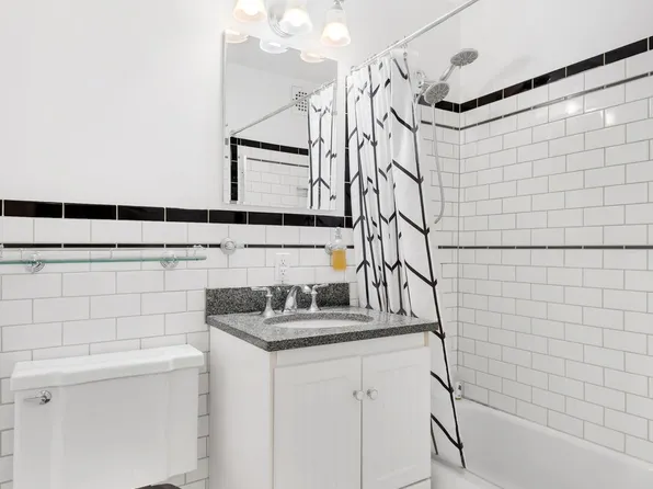 251 East 32nd Street image 6 of 13