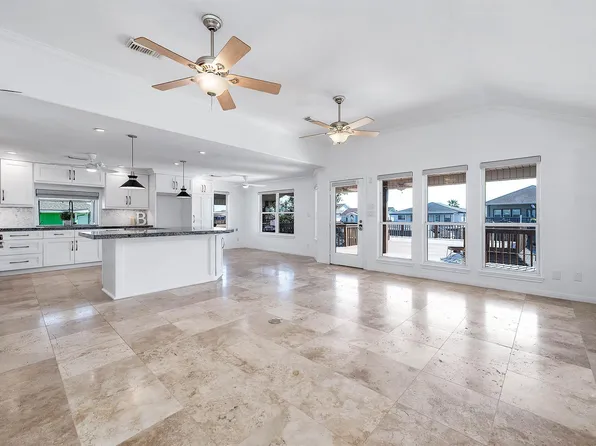 837 Marlin St, Bayou Vista, TX 77563