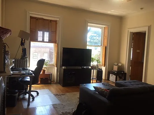 Rented by Georgine Podhorsky, LREB | media 51