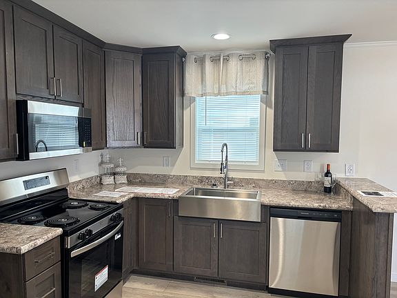 3rd image of 410 Barrington Rd Lot 67