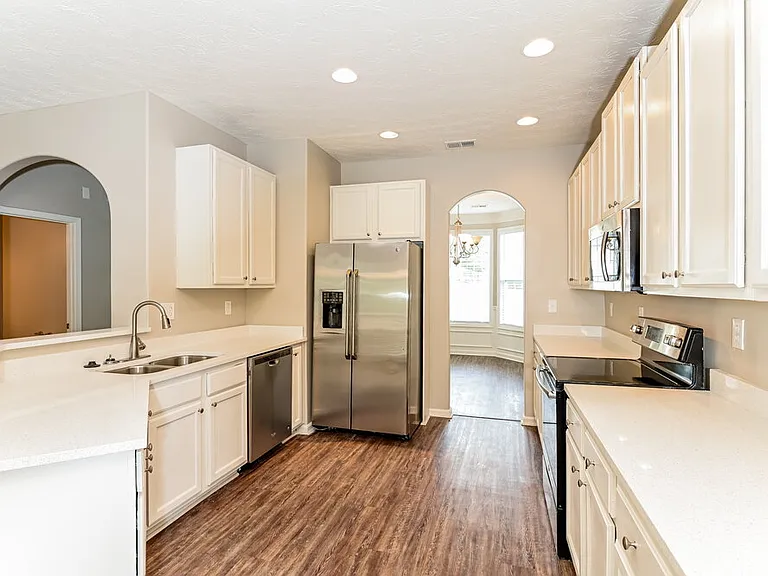 215 Greenland Dr — Photo 7