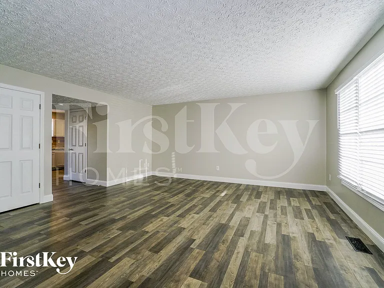 469 Furman St — Photo 3
