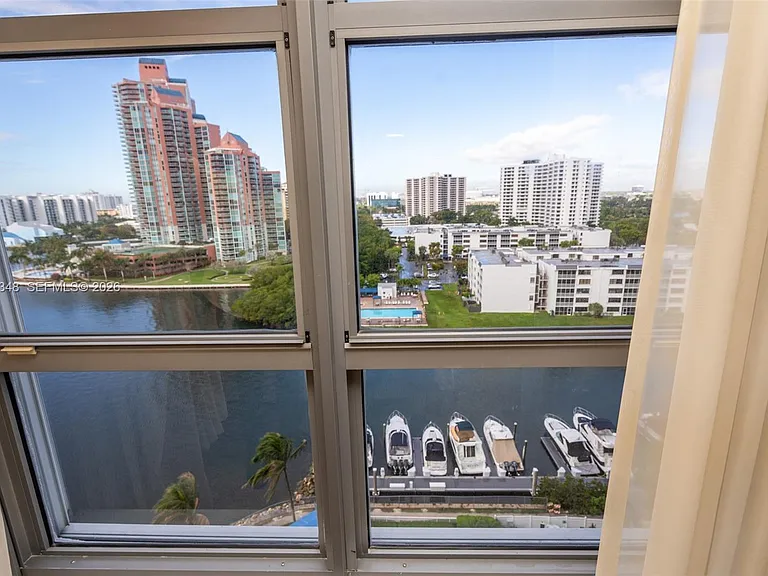 3530 Mystic Pointe Dr #1401 — Photo 42