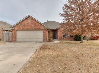 4220 Kensington Dr, Moore, OK 73160
