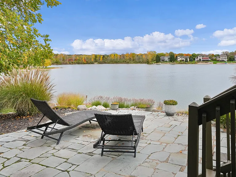8886 Stonepoint Ct — Photo 3