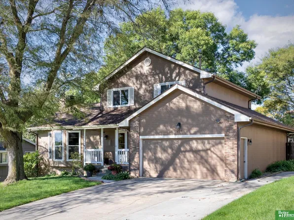 206 Summerset Dr, Papillion, NE 68133
