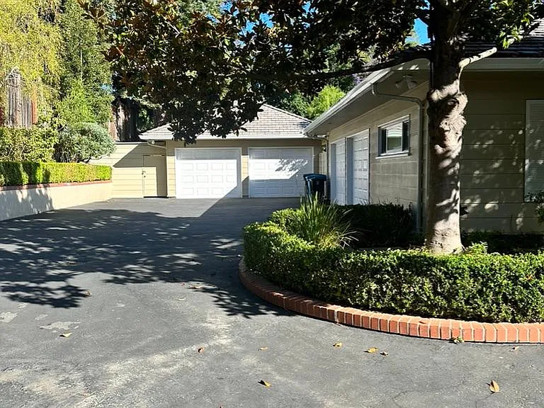 2040 Forest View Ave — Photo 2