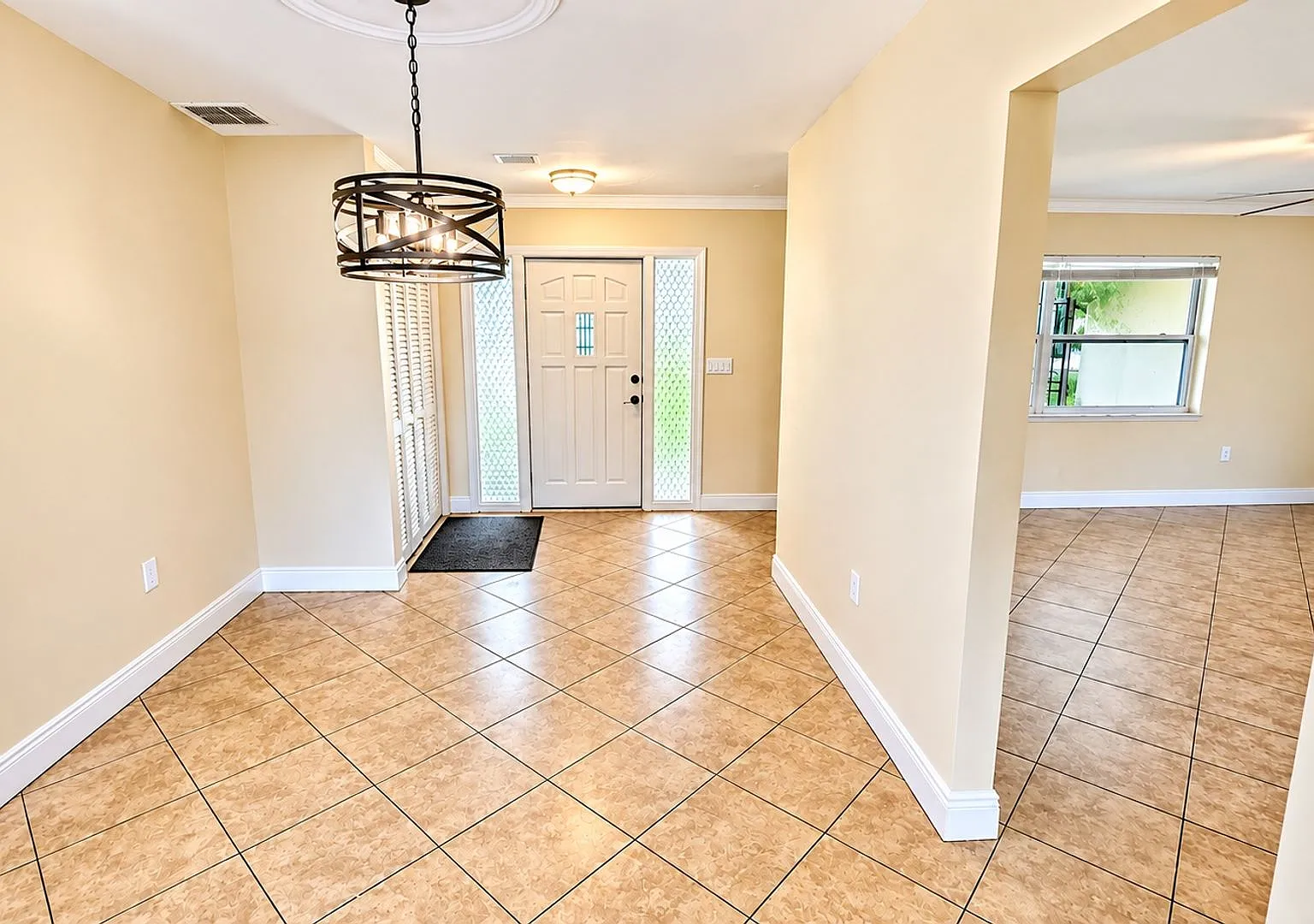 Annual Unfurnished-3/2 Sfh With New Kitchen, Less Than One Mile From Siesta Key!! — Photo 3