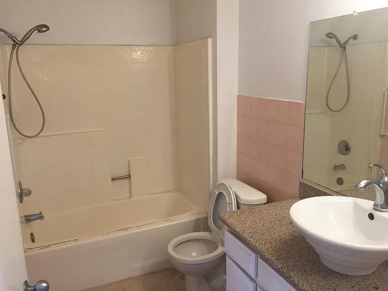 5320 Whitsett Ave #8 — Photo 14