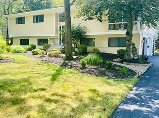 3 E Mayer Dr, Suffern, NY 10901