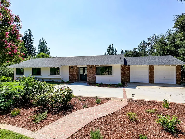 1710 Country Club Dr — Photo 5