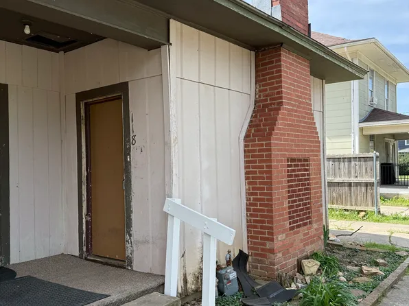 118 4th Ave NW, Ardmore, OK 73401