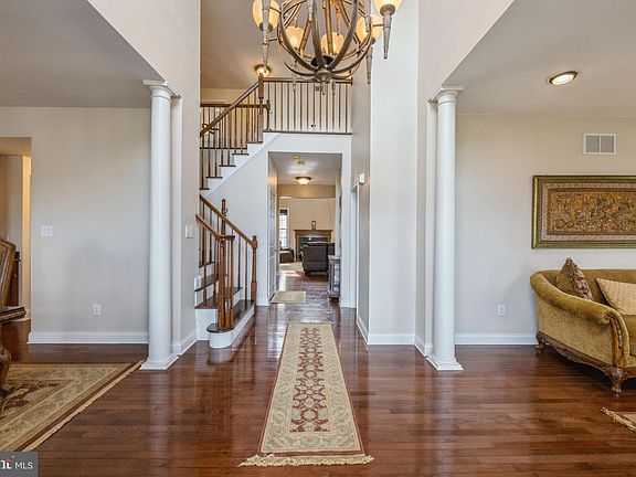5th image of 1145 Lake Dr E