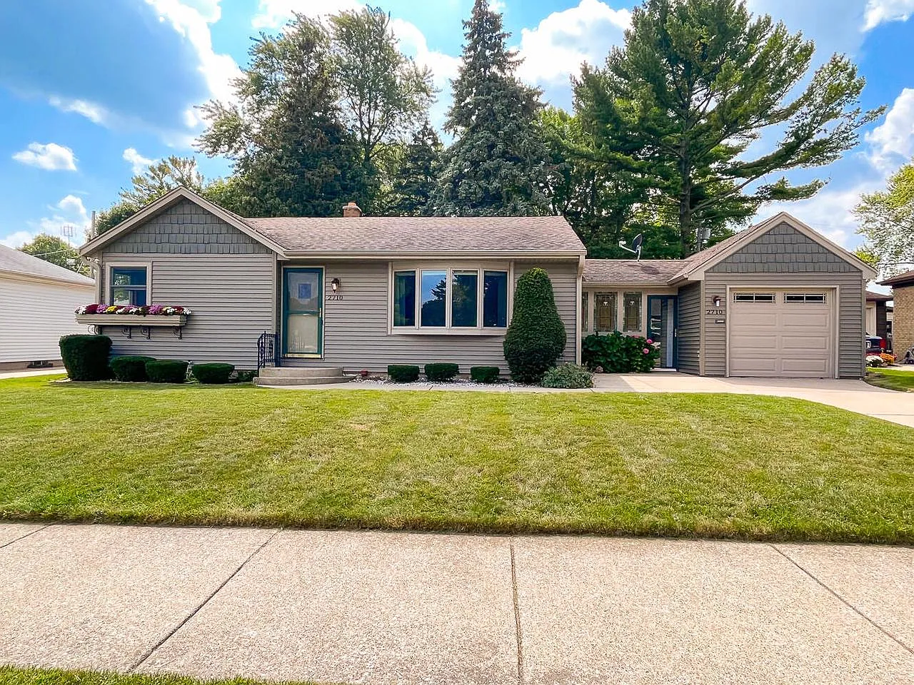 2710 James BOULEVARD photo 1