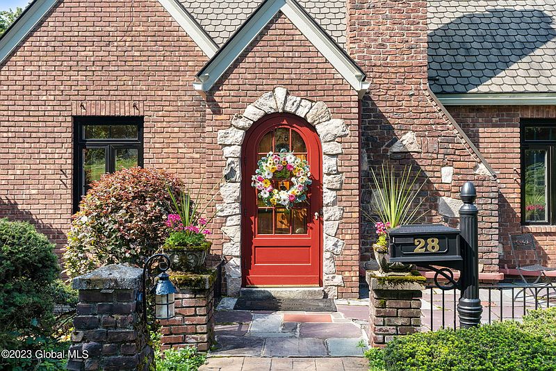 4th image of 28 Highland Drive