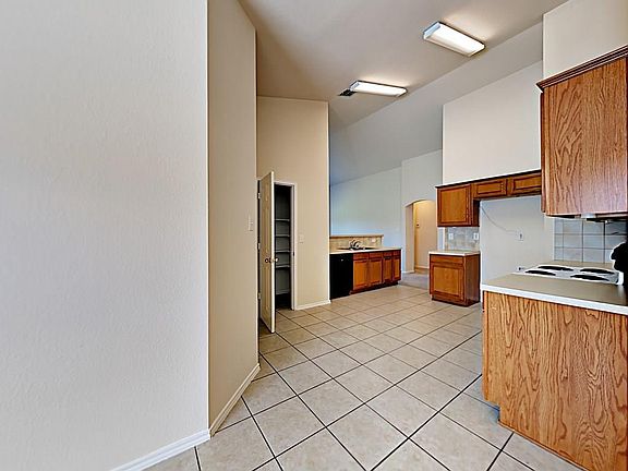 5th image of 1302 Mobile Ln