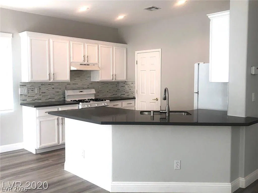 3 bed, 2.5 bath, 1792 sqft, $1,995 — Photo 1