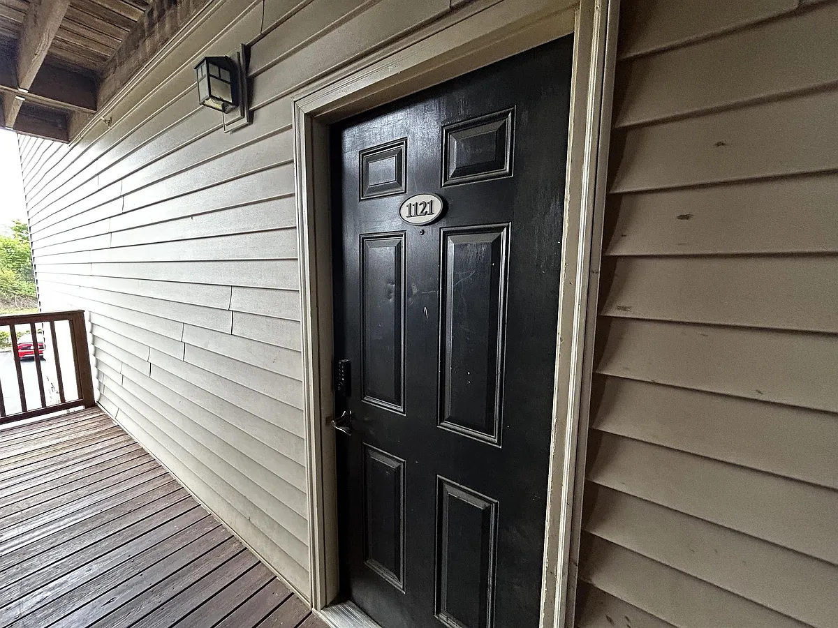 Building Photo - 1121 Harts Ridge Dr