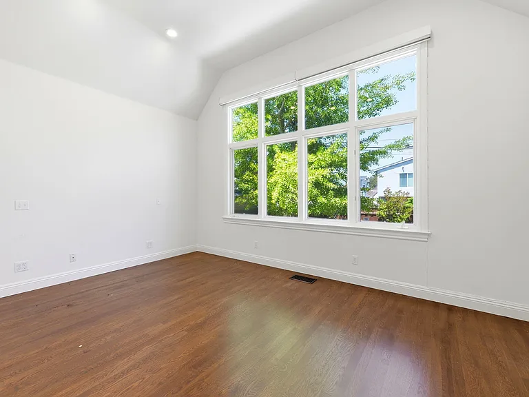 1506 Vancouver Ave — Photo 40