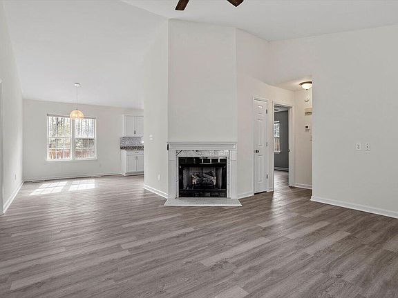 5th image of 184 Hunters Way