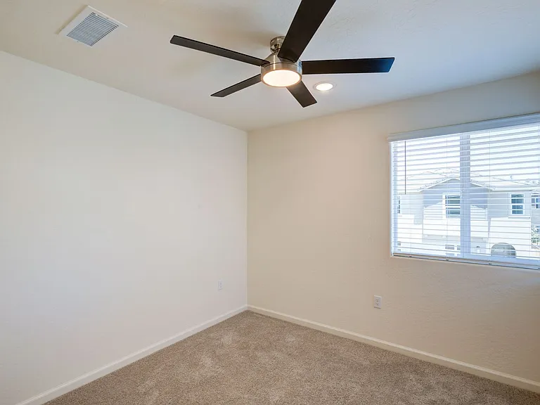 1498 Vintage Ln — Photo 16