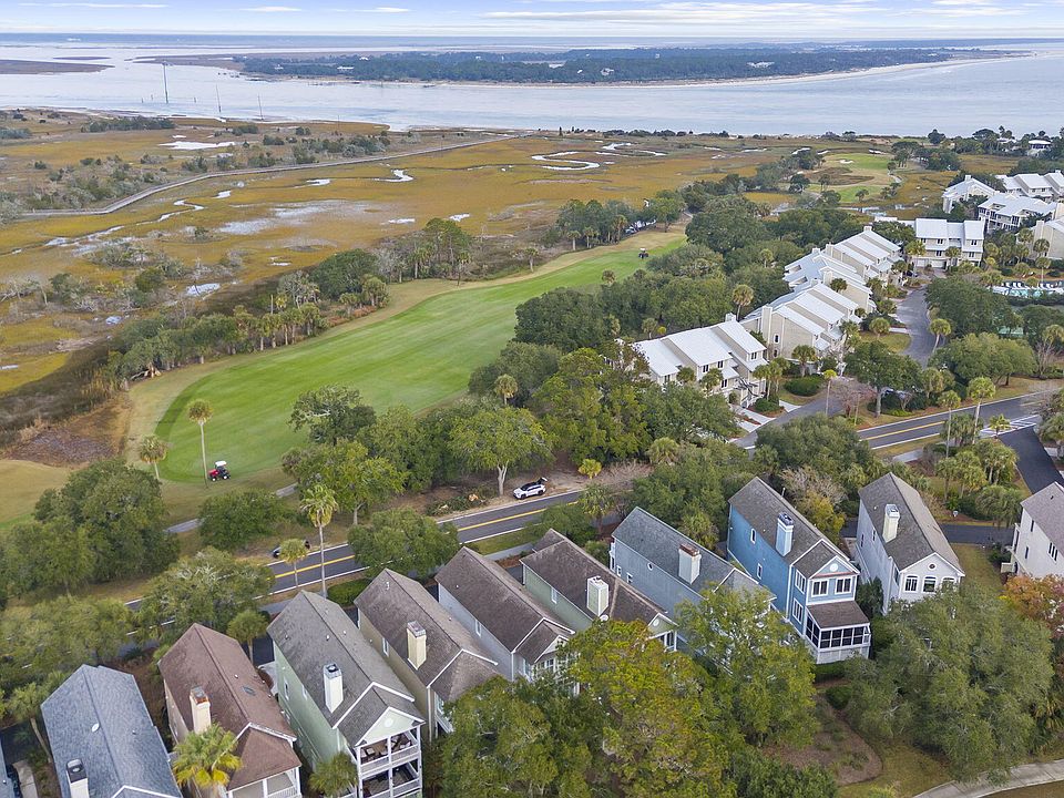 1st image of 10 Commons Ct