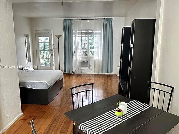 3rd image of 1551 Michigan Ave APT 4