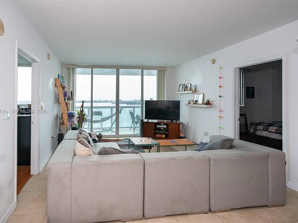 1800 N Bayshore Dr #2103