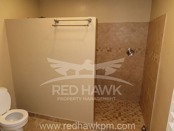 3rd image of 411 W Aloe Pl