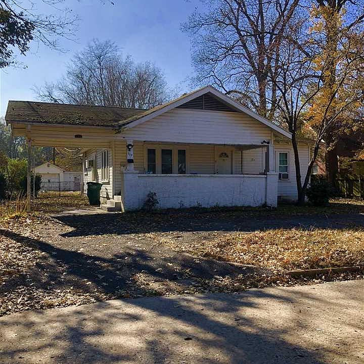 1st image of 909 Holly St