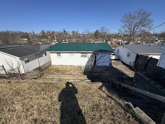 4th image of 420 Lore St