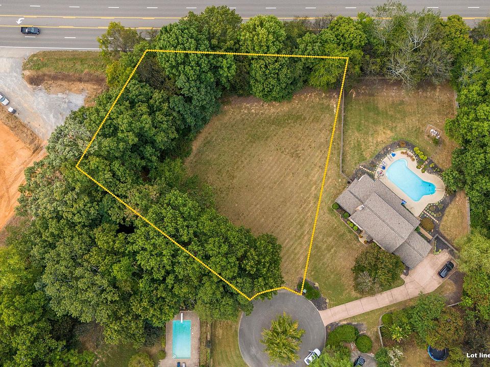 1st image of 102 Doral Point