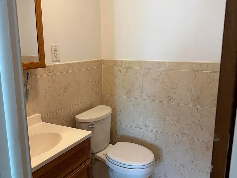 28 New Monmouth Rd #2 — Photo 14