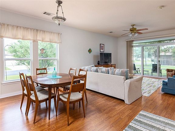 4th image of 348 Portsmouth Dr