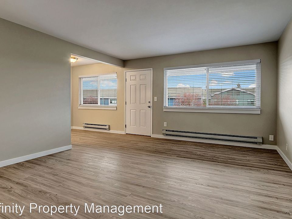 1st image of 802 Harrington Ave NE #10855390