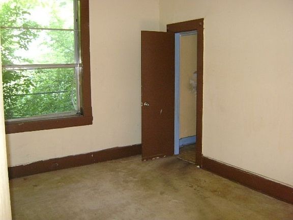 3rd image of 720 Williams Ave