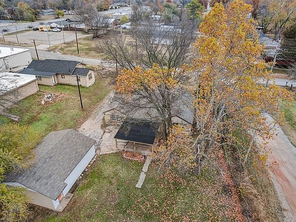 3rd image of 209 W Etowah Rd