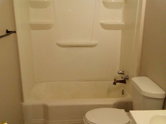 4th image of 915 S Howard St #C