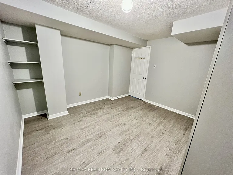 35 Soho Cres #BASEMENT — Photo 13