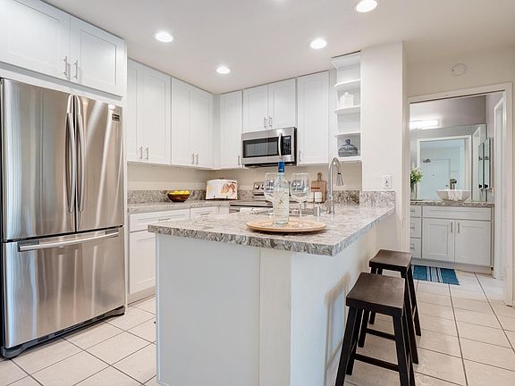 2nd image of 4600 Lamont St Unit 4106